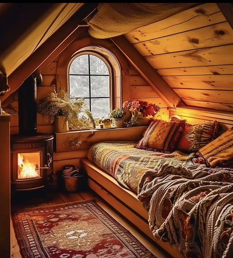 Bavarian Cabin, Cozy Rustic Bedroom, Cozy Cabin Bedrooms, Rustic Cabin Interior, Cozy Attic, Cabin Fireplace, Cozy Log Cabin, Cozy Cabins, Cabin Bedroom