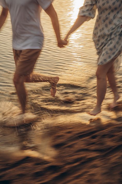 Couple running on the beach, long exposure, sunset rays, sea waves Beach Walk Couple, Couple Walking On Beach, Portugal Apartment, Walk Couple, Love Story Ideas, Good Morning Couple, Engagement Photo Shoot Beach, Love Story Photoshoot, Couple On The Beach