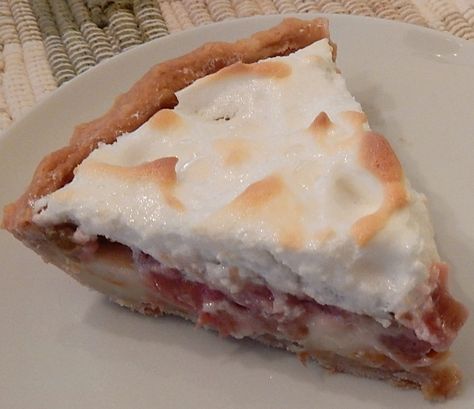 Old-fashioned Rhubarb Custard Pie with Meringue Topping – A Hundred Years Ago Rhubarb Pie With Meringue, Rhubarb Custard Meringue Pie, Rhubarb Custard Pie With Meringue, Amish Rhubarb Custard Pie, Pie With Meringue Topping, Rubarb Pie, Strawberry Meringue Pie, Rhubarb Custard Pie Recipe, Rhubarb Meringue Pie