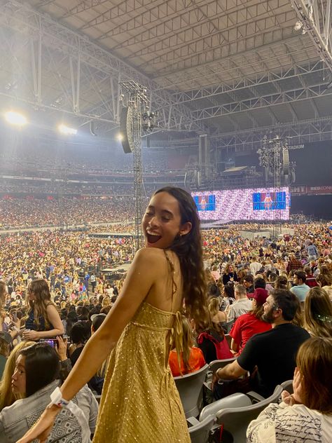 Taylor Swift Concert Instagram, Taylor Swift Eras Tour Poses, Eras Your Picture Ideas, Taylor Swift Concert Picture Ideas, Eras Tour Pose Ideas, Eras Tour Pic Ideas, Taylor Swift Concert Photo Ideas, Poses For Concert Pictures, Taylor Swift Concert Photos