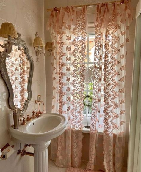 Coquette Room Curtains, Vintage Shower Curtain Ideas, Grandma Decor, Crochet Chocolate, Pretty Shower Curtains, Vintage Breakfast, Easy Tattoo, Vintage Shower Curtain, Nature Makeup