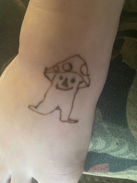 A little mushroom man! He appeared on my cousins foot, henna is so much fun! Ugly Henna Designs, Henna Mushroom, Men’s Henna Designs, Boy Henna, Mushroom Man Tattoo, Mushroom Henna, Henna For Boys, Henna Men, Henna Animals