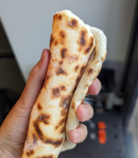 Greek Yogurt Flatbread, Yoghurt Flatbread, Gluten Free Flatbread Recipe, Yogurt Flatbread, Gluten Free Flour Recipe, Gluten Free Pita, Fodmap Recipes Dinner, Low Fodmap Recipes Dinner, Gluten Free Flatbread