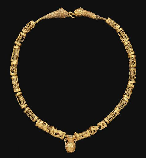 A GREEK GOLD NECKLACE   HELLENISTIC PERIOD, CIRCA 3RD-2ND CENTURY B.C. Hellenistic Period Jewelry, Collectible Ancient Style Yellow Gold Jewelry, Ancient Greek Inspired Jewelry, Traditional Greek Jewellery, Ancient Greek Jewelry 1stdibs, Ancient Necklace, Ancient Greek Jewelry, Hellenistic Period, Ancient Jewels