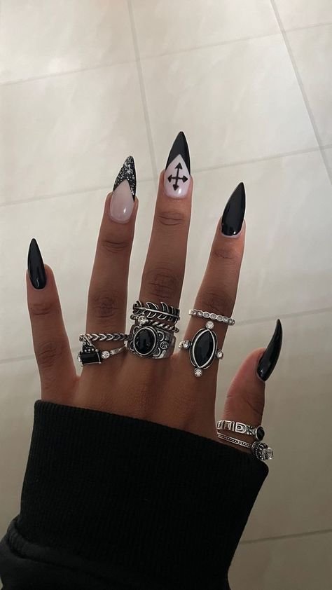 Nails July, Stiletto Nails Short, Black Stiletto Nails, Black Coffin Nails, Stiletto Nails Designs, Black Bridal, Black Nail Designs, Short Nail Designs, Pretty Jewelry