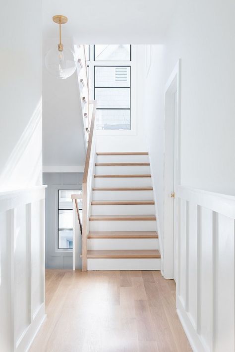 Hardwood Flooring Site finished 5" white oak floors This home was not completely furnished when they took these picture, but I had to share this home with you guys because I feel it features so many beautiful ideas. I hope you agree with me and enjoy this house tour. Wood Floor Stairs, Black Home Exterior, Staircase Wood, Cottage Entryway, Stairs Railing, White Staircase, Windsor House, Home Designs Exterior, Wood Handrail