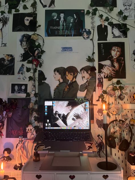 Anime Desk Accessories, Lain Room Aesthetic, Lain Room, Genshin Room Decor, Evangelion Room, Genshin Room, Anime Room Aesthetic, Genshin Anime, Bookshelf Room