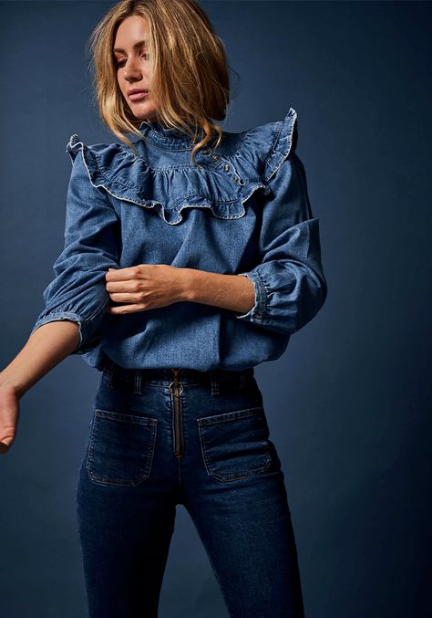 Denim Blouse Outfits, Chic Denim Outfits, Denim Blouse Women, Denim Shirt Outfit, Outfit Informal, Denim Top Women, Denim Street Style, Womens Denim Shirt, Patterned Jeans