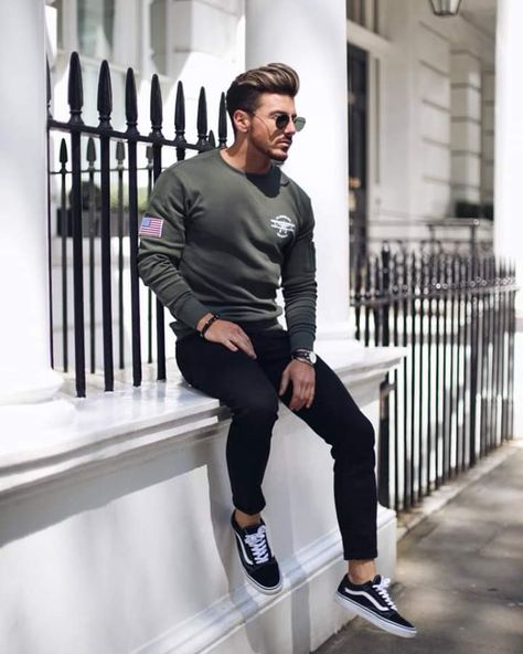 Rowan row Casual Winter Outfit, Mens Fashion Urban, Winter Outfits Men, Mode Casual, Sweatshirt Outfit, Jeans Casual, Mens Winter Fashion, Casual Winter Outfits, Sneakers Men Fashion