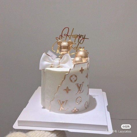 Birthdays Cakes For Women, Chanel Bday Cake, Chanel Birthday Cake For Women, 18th Birthday Cakes Ideas, 18ty Birthday Cake, Designer Birthday Cakes For Women, Cake Designs 15 Birthday, Birthday Cake For Women 18th, Designer Cakes For Women