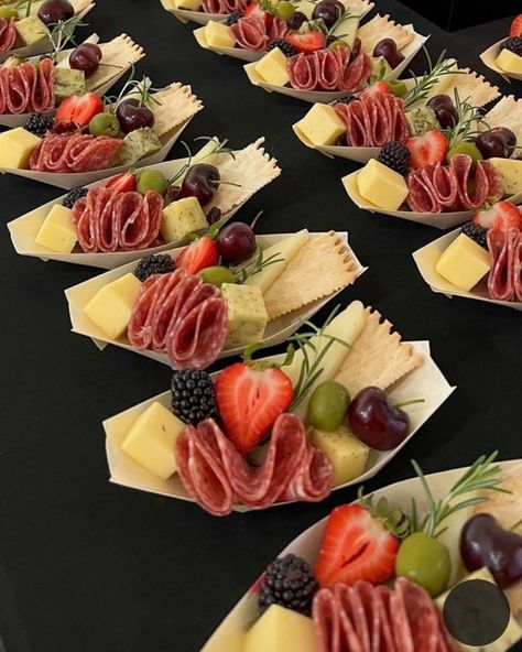 Charcuterie Boats Charcuterie Boat Ideas, Charcuterie Boats, Charturie Boards, Family Gathering Food, Platter Food, Cheese And Wine Party, Charcuterie Appetizers, Charcuterie Gifts, Entertaining Dinner