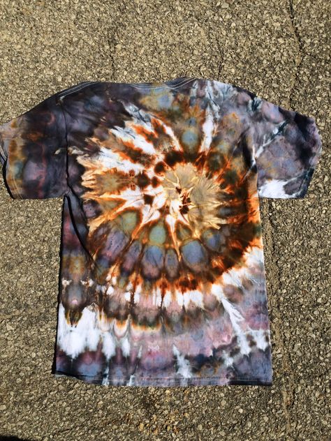 Diy Tie Dye Shirts Food Coloring, Ti Dye Patterns, Fall Tie Dye Colors, The Dye Shirt Ideas, Reverse Tie Dye With Bleach And Ice, Bubble Tie Dye, Tie Dye Styles, Tie Dye Inspo Aesthetic, Black Bleach Tie Dye