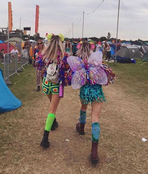 Festival fairy                                                                                                                                                                                 More Fairy Rave Outfit, Fairy Rave, Rave Looks, Rave Festival Outfits, Raver Girl, Festival Inspo, Fairy Outfit, Fairy Festival, Look Festival