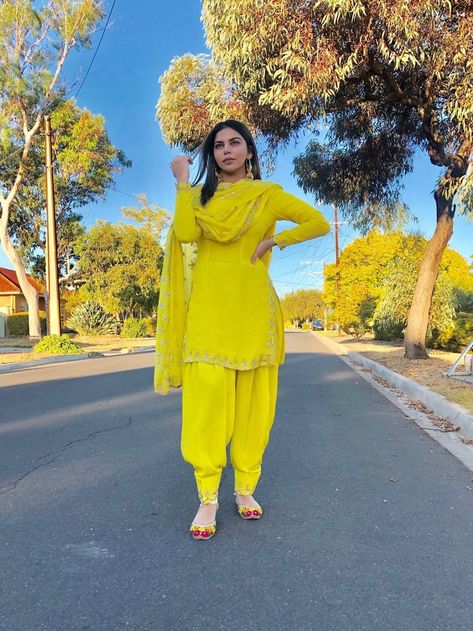 Punjabi Dress Poses, Punjabi Suit Poses Women, Patyala Suit Designer For Girl, Yellow Patiala Suit, Hindu Couple, Sharechat Dp, Indian Clothes Women, Coordinate Outfits, Punjabi Dress Design