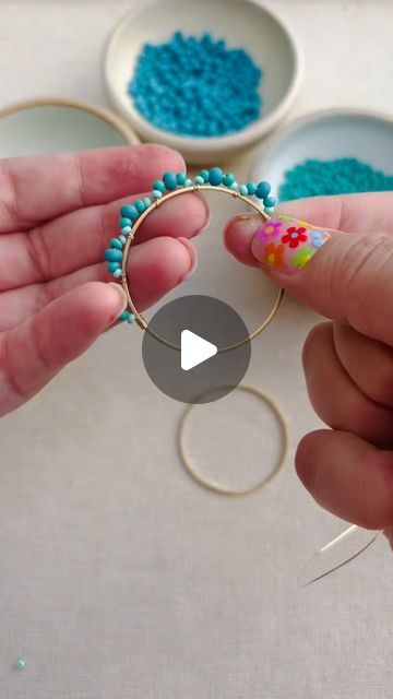 Diy Wire Earrings With Beads, Beading Inside A Hoop Tutorial, Diy Hoops With Beads, Wrap Earrings Gift, Hoops Earrings Diy, Diy Hoop Earrings Tutorials, Earring With Beads, Handmade Hoop Earrings Ideas, How To Seed Bead Earrings