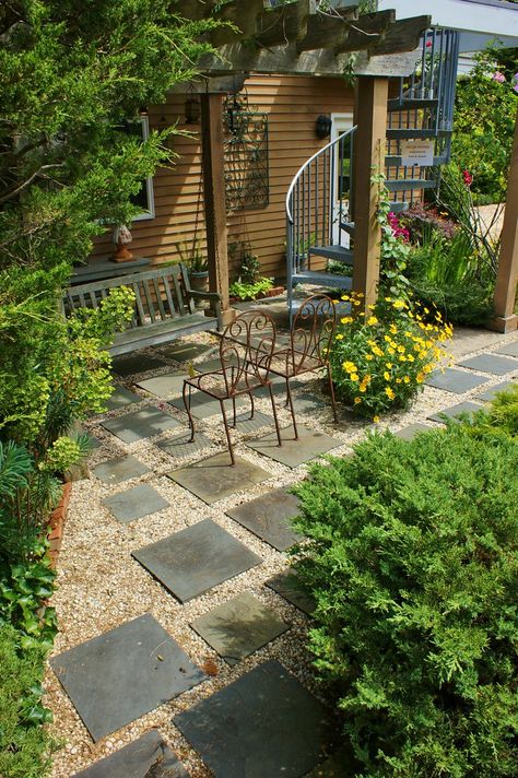 Gravel Gardens, Paver Ideas, Garden Pavers, Garden Patios, Diy Garden Patio, Patio Plans, Diy Backyard Patio, Garden Patio Decor, Backyard Patio Ideas