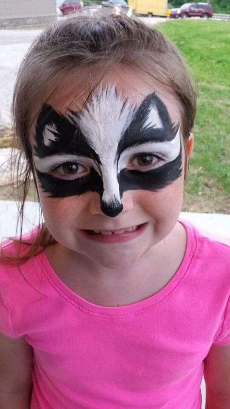 Skunk                                                                                                                                                                                 More Skunk Costume, Face Art Painting, Animal Face Paintings, Makeup Zombie, Scarecrow Makeup, Skunk Hair, Animal Makeup, Face Painting Easy, Kids Face Paint