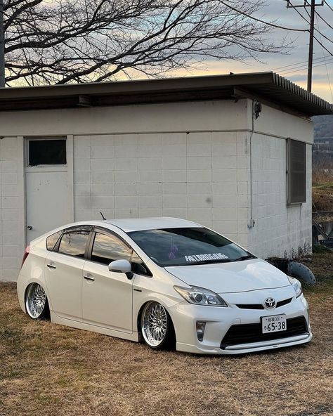 Toyota Prius Custom, Prius Custom, Prius 30, Toyota Hybrid, Toyota Prius 2015, Folding Furniture, Useful Stuff, Car Ideas, Toyota Prius