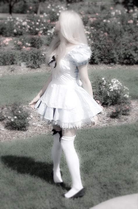 Dark Angelcore Outfit, Morute Core Outfits, Morute Outfits, Creepy Coquette, Dollcore Outfits, Creepy Cute Aesthetic, Gloomy Coquette, White Goth, Doll Aesthetic