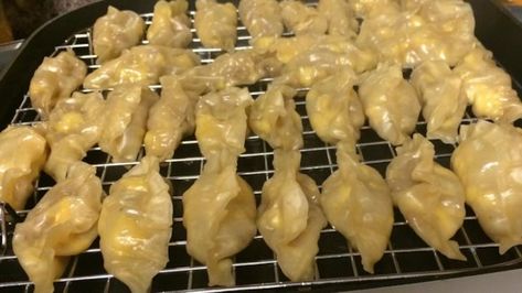 Breakfast Dumplings, Chicken Stew And Dumplings, Egg And Sausage, Wonton Wrapper Recipes, Egg Hacks, Stew And Dumplings, Baking Breakfast, Steamed Dumplings, Dumpling Wrappers