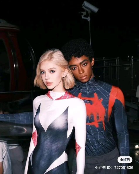 Miles And Gwen, Spider Man Halloween, Spider Gwen Cosplay, Cute Couples Costumes, Couples Cosplay, Couple Cosplay, Matching Halloween Costumes, Spaider Man, Marvel Costumes