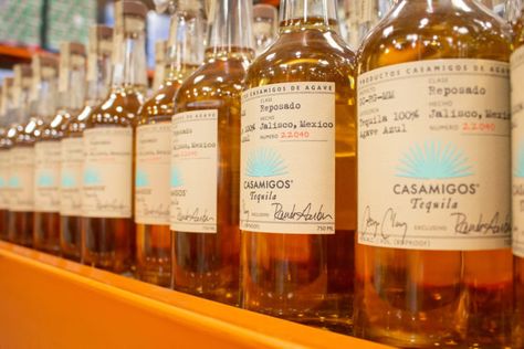 The Story of Casamigos Tequila and It's Growth Homemade Margarita Recipe, Best Tequila Brands, Homemade Margaritas, Best Tequila, Reposado Tequila, Tequila Bottles, Cinnamon Flavor, Alcohol Recipes, Classic Cocktails