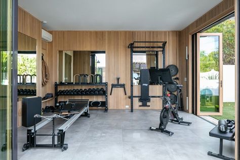 Basement Workout Room, Basement Home Gym, Dream Home Gym, House Gym, Home Gym Flooring, House Renovation Projects, Workout Room Home, Home Gym Garage, Garage Renovation