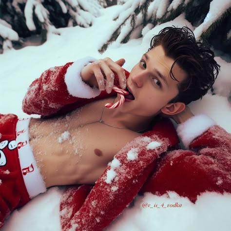 Tom Holland Abs Wallpaper, Tom Holland Christmas, Tom Holland Boyfriend, Tom Holland Hot Pics, Hot Tom Holland, Holland Christmas, Tom Holland Aesthetic, Tom Holland Abs, Tom Holland Spider Man