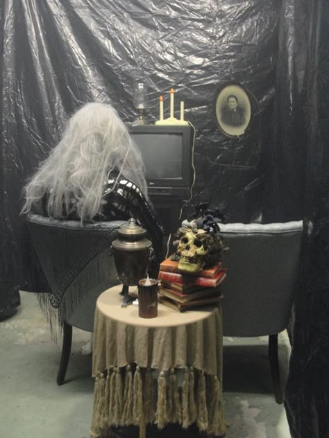 129 World`s Insanest Scary Halloween Haunted House Ideas Haunted Maze, Halloween Garage, Halloween Maze, Haunted House Diy, Casa Halloween, Halloween Prop, Adornos Halloween, Dekor Diy, Scary Halloween Decorations