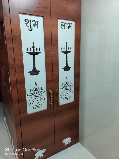 Puja Room Door Design, Mandir Doors, Mandir Partition, Pooja Glass Door, Puja Room Door, Puja Door, Wooden Cupboard Design, Glass Carving, Puja Ghar