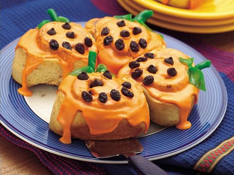 Jack-o'-Lantern Orange Rolls Easy Biscuit Recipe, Halloween Breakfast, Orange Rolls, Halloween Goodies, Halloween Snacks, Fun Kids Food, Halloween Recipes, The Grove, Halloween Food