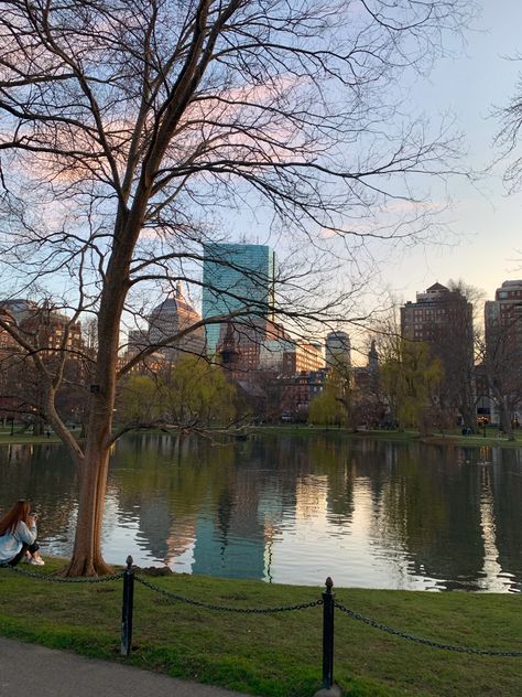 Boston Spring Aesthetic, Boston Park, Boston Spring, Boston Aesthetic Summer, Spring In Boston, Boston Fall, Boston Girl Aesthetic, Boston Common Aesthetic, Boston Landscape