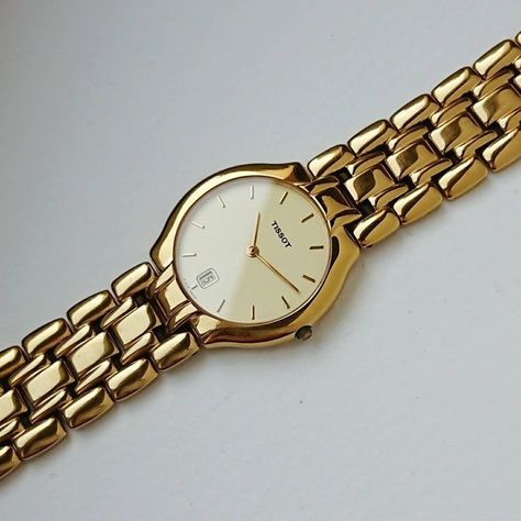 Vintage Gold Watch Women, Dainty Watches For Women, Classic Watches Women, Gold Vintage Watch, Vintage Gold Watch, Classy Watch, Gold Watches, Vintage Watches Women, Gold Watches Women