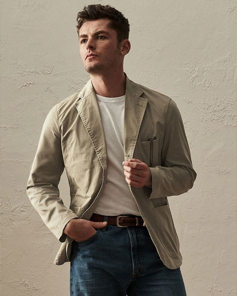 Khaki Blazer Outfit Mens, Khaki Coat Outfit, Khaki Blazer Outfit, Ways To Style A Blazer, Style A Blazer, 16 Outfits, Khaki Suit, Jeans And T Shirt Outfit, Buck Mason