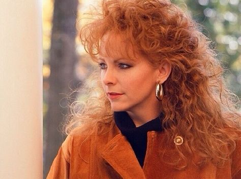 Again her hair >>> Country Pics, Country Female Singers, Pure Country, Country Girl Problems, 90s Hair, 90s Country, Zac Brown Band, Lady Antebellum, Reba Mcentire