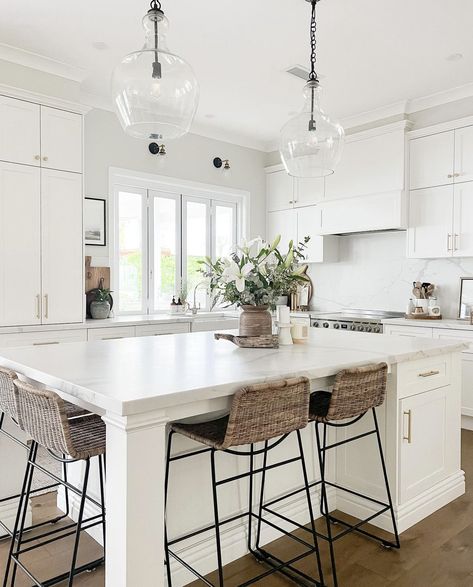 Large White Kitchen, Provincial Home, White Kitchen Island, Farmhouse Kitchen Design, Modern Farmhouse Design, Coastal Kitchen, Kitchen Farmhouse, Gorgeous Kitchens, Kitchen Inspiration Design