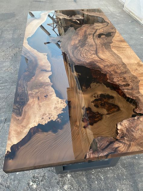 #epoxy #epoxytable #resine #woodworking #wood #wooden Wooden Epoxy Table, Industrial Wood Dining Table, Epoxy Countertops, Resin And Wood Diy, Epoxy Projects, Epoxy Wood Table, Wood Resin Table, Wood Table Design, Unique Furniture Design