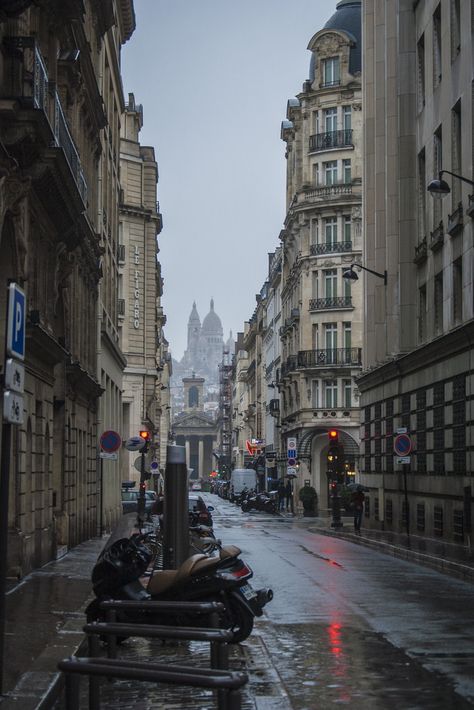 Paris, France | por Júlia Azcunce Streets Of France, Paris And London, Home Studio Setup, Life Abroad, About Paris, City Of Love, Paris Paris, Studio Setup, Aesthetic Vibes