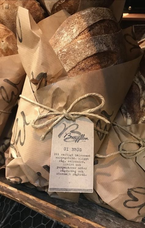 Rustic Bread Packaging, Bread Packaging Ideas Brown Paper, Gifting Sourdough Bread Packaging, Sourdough Packaging Ideas, Bread Wrapping Ideas, Bread Packaging Ideas, Bread Business, Bread Gifts, Bake Sale Packaging