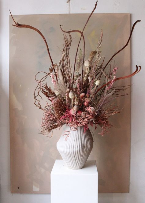 Luxury dried flowers are the perfect natural compliment for modern interiors. Created by London florist Design by Nature. Luxurious Flower Arrangements, Dried Poppy Heads Arrangement, Tall Dried Flower Arrangements, Dried Eucalyptus Arrangement, Dried Flower Christmas Decorations, Large Dried Flower Arrangements, Dried Flowers Ideas Decor, Dried Flower Installation, Wisteria Decor