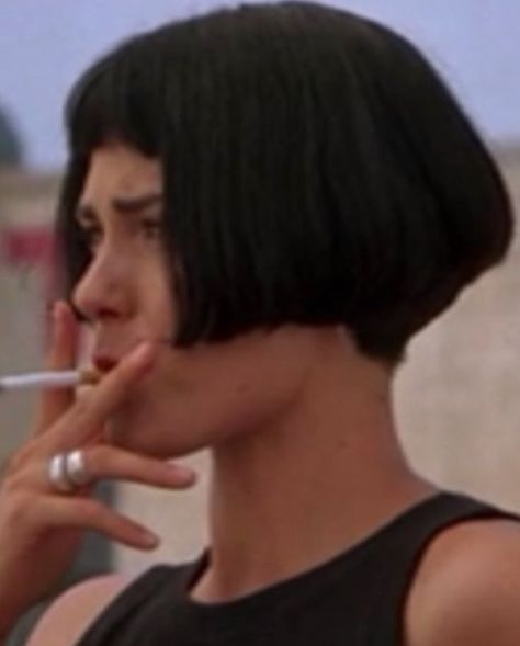 Gillian Anderson Short Hair 90s, 80s Bob Hairstyle, Microbob Haircuts, Buzz Cut Women Growing Out, Short Edgy Bob, Micro Bob With Bangs, 20s Bob, Amelie Haircut, Mini Bob Haircut