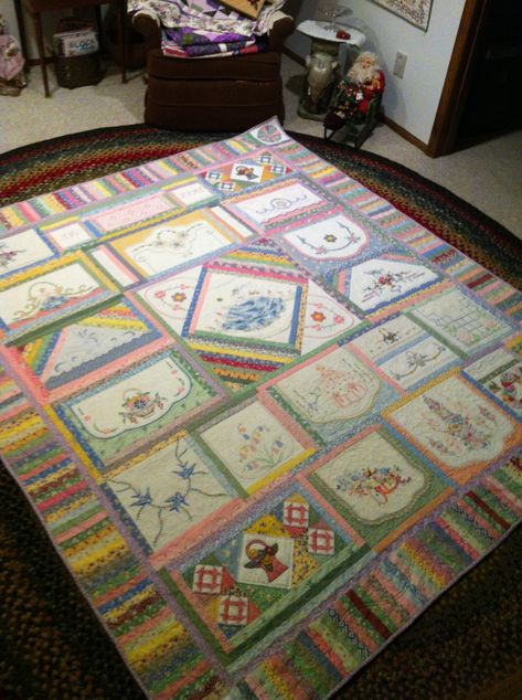 The Vintage Linens Quilt Top might get quilted! – Rhonda Dort Vintage Handkerchiefs Crafts, Vintage Quilts Patterns, Embroidered Quilts, Linen Quilt, Memory Quilt, Vintage Handkerchiefs, Antique Quilts, Antique Linens, Design Guide