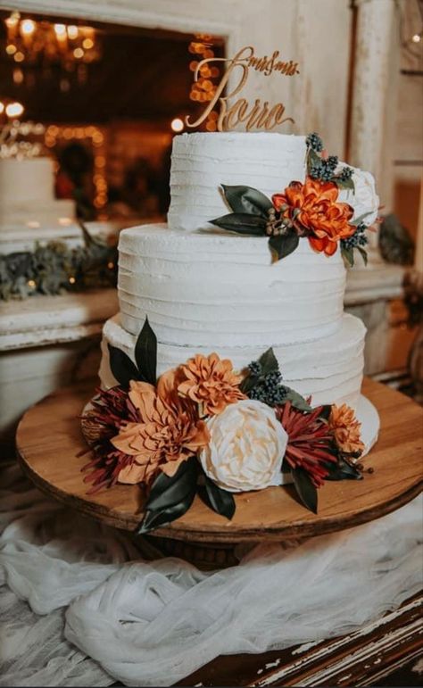 Wedding Cake Fall, Cake Fall, Fall Wedding Color Schemes, Rusting Wedding, Western Themed Wedding, Burnt Orange Weddings, Marketing Management, Wedding Themes Fall, Rustic Fall Wedding