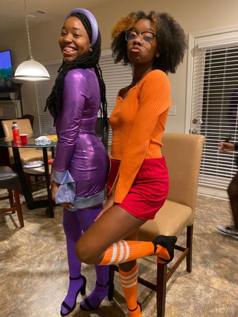 Black Daphne Costume, Black Velma Costume, Daphne Costume Black Women, Velma Costume Black Women, Daphne And Velma Costumes, Velma And Daphne Costume, Black Velma, Velma Aesthetic, Daphne Halloween