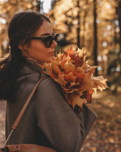 Autumn Shooting Photo Ideas, Purple Nails Aesthetic, Nails Aesthetic Wallpaper, Autumn Photography Portrait, Fall Photo Outfits, Stylish Tips, Fall Shoot, Ideas For Bathroom, Shotting Photo