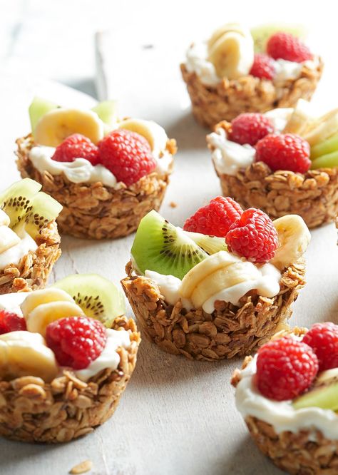 With no more than 350 calories per serving, these healthy make-ahead breakfast ideas—including breakfast sandwiches, make-ahead keto breakfasts, breakfast casseroles, and more—are sure to start your day on a high (and nutritious) note. #breakfastrecipes #breakfastideas #makeahead #healthybreakfast #bhg Granola Cups, Healthy Make Ahead Breakfast, Fruit Breakfast, Snacks Für Party, Make Ahead Breakfast, Brunch Party, Breakfast Brunch Recipes, Breakfast Ideas, Brunch Recipes