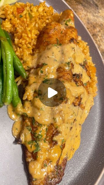 Itsmyseasoning, LLC on Instagram: "Southern style Blackened Catfish served over a bed of seasoned rice, finished off with a drizzle of homemade cajun cream sauce and a side of garlic seasoned long stem green beans 🤤 Happy Monday✨  Blackened Catfish with rice and Cajun cream sauce  Start out by cleaning your fish well and placing on paper towels. Cover the fillets in melted butter and season. I mixed Tony’s, lemon pepper, garlic powder, onion powder, oregano, and heavy smoked paprika to taste. Cover filets well and sear on medium heat for about 3-4 minutes on each side or until 145 degrees internal temp. Remove and add chopped onions, a few tablespoons of butter and cook until butter is nice and nutty. Add heavy whipping cream and season up with your fish seasonings to taste. Remove your s Blackened Catfish With Cream Sauce, Catfish Dinner Ideas Sides, Fish Cream Sauce, Blackened Catfish Recipes, Smothered Catfish, Catfish Dinner, Cajun Cream Sauce, Blackened Catfish, Cajun Rice