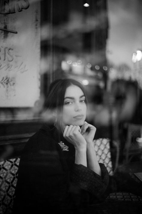 Charlie Weiss, Charleen Weiss, Street Photography Model, Urban Photography Portrait, London Photoshoot, Street Photoshoot, City Photoshoot, Rain Photo, City Shoot