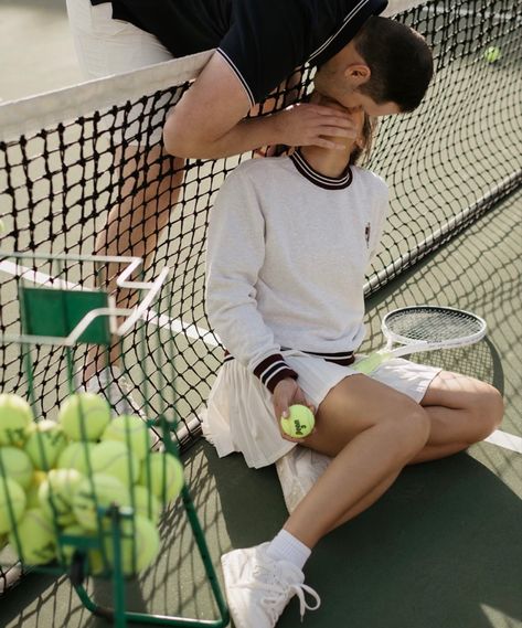 Tennis Court Engagement Photos, Couple Tennis Pictures, Tennis Lifestyle Photography, Tennis Court Photoshoot Couple, Pickleball Engagement Photos, Sporty Couple Aesthetic, Tennis Engagement Photos, Tennis Couple Aesthetic, Tennis Couple Photoshoot