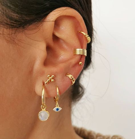 Candyfloss Jewels ® on Instagram: “Mix and match 🔥 . Shop online 👇🏻 . www.candyflossjoyas.com . #jewels #joyitas #joyas #jewelry” Pretty Ear Piercings, Cute Ear Piercings, Body Jewelry Piercing, Jewelry Accessories Ideas, Dope Jewelry, Earrings Inspiration, Jewelry Lookbook, Delicate Earrings, Girly Jewelry